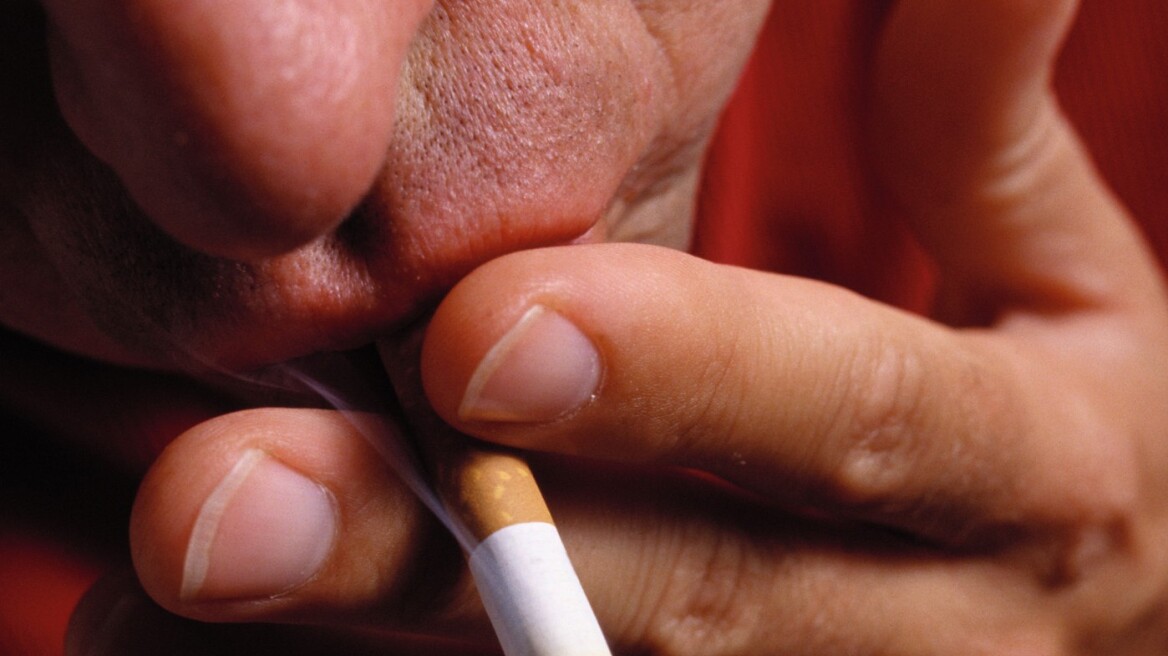 Ερχονται αλλαγές στη σήμανση των τσιγάρων - Πόλεμος για το «έξυπνο» τσιπάκι